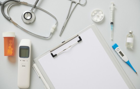 Article: Bridging the Gap: How Nurse Practitioners Support Mental Health Care by The Therapy Centre. Stethoscope, needle, pills and more doctor tools on table.